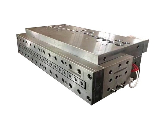 25000 KG ワイドドア生産ニーズのための自動WPCキッチンボード挤出ライン2
