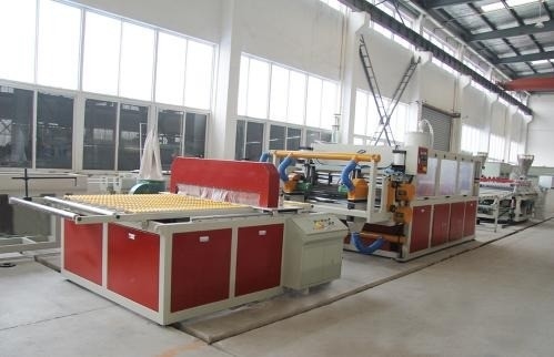 製造工場のためのカスタマイズされたPVC泡板共挤出ライン 26000x7000x4000