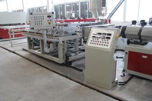 製造工場のためのカスタマイズされたPVC泡板共挤出ライン 26000x7000x4000