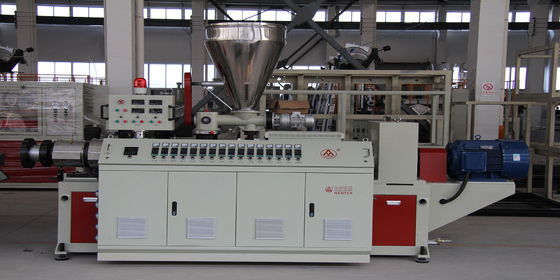 250kW パワー 25000x6000x4000 仕様のためのPVCフリースポンボードエクストルーションライン